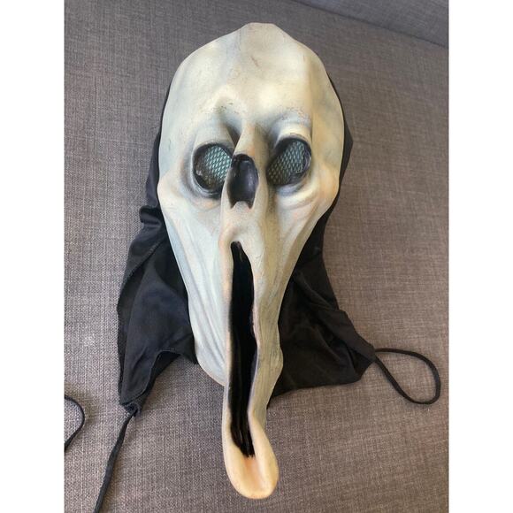 VTG 1995 Halloween SCREAM Ghostface Ghoul Mask Paper Magic Group Hooded Vinyl - Picture 1 of 7